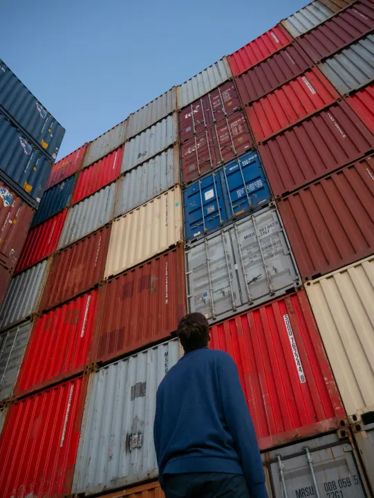 High Cube vs. Standard Shipping Containers: Key Differences Explained - Four Sons Logistics
